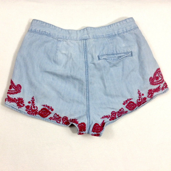 BDG Urban Outfitters Chambray emroidered shorts 4 - Picture 4 of 5